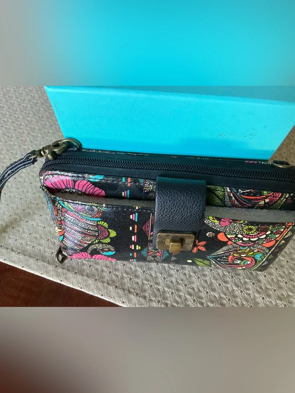 Sakroots Artist Circle Smartphone Wristlet Crossbody NWOT
